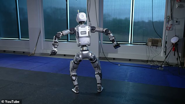 The new Atlas has all electric joints that can rotate 360 ​​degrees, so even though it looks human, it can move much more flexibly than the human body.