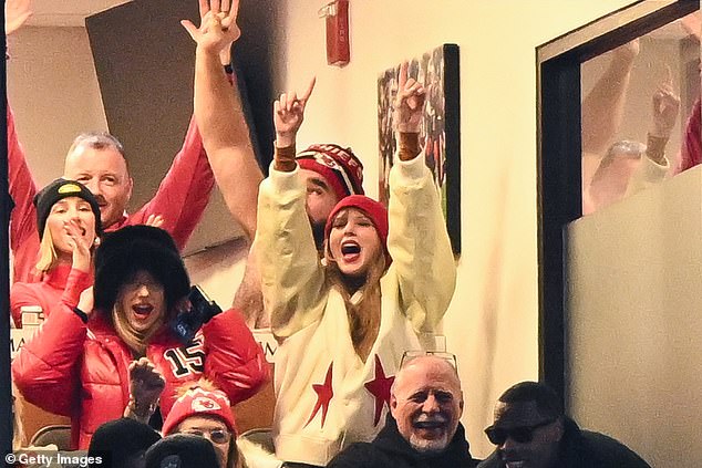 Taylor Swift was in the luxury box with Jason Kelce and other members of Travis' family