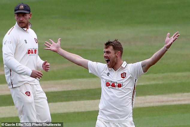 Jamie Porter was in action as Essex bowled out Lancashire for 107 after restricting them to 146 in their first innings