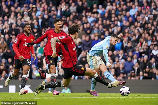 The match will be played between Manchester United and Manchester City for the second year in a row