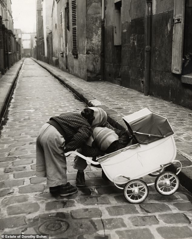 The scene at Villa des Tulipes, 18th arrondissement, Paris in 1955