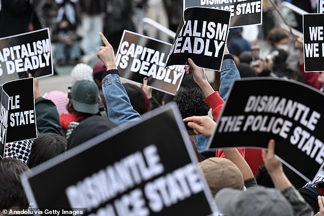 1713838330 872 NYPD cops descend on NYU anti Israel protest and start arresting