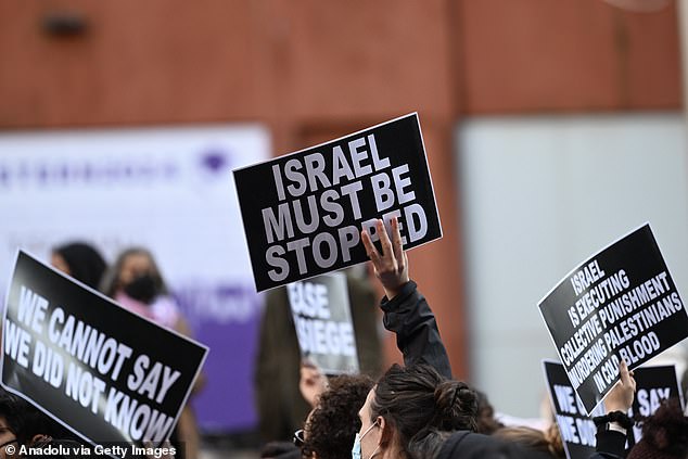 1713838351 27 NYPD cops descend on NYU anti Israel protest and start arresting