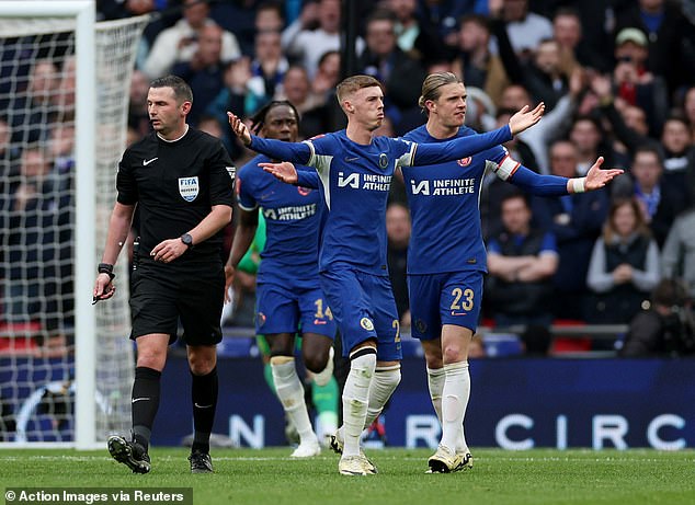 Gullit watched Chelsea's FA Cup semi-final defeat to Manchester City on Saturday