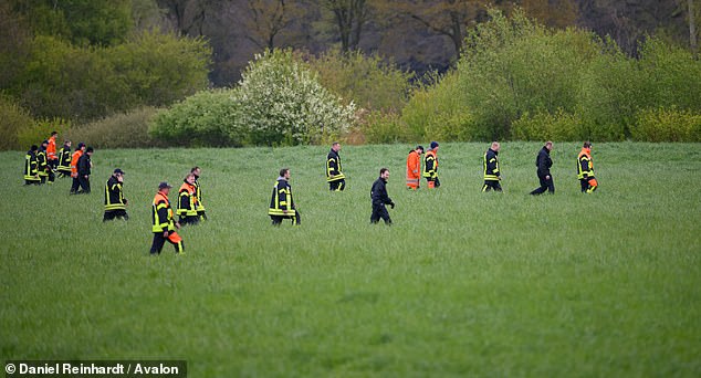 Police and fire brigade comb the field in the search for missing six-year-old Arian in Lower Saxony, Germany