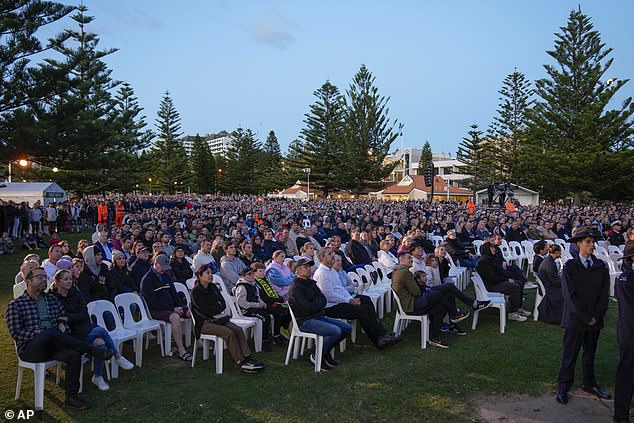 Dawn Services saw big crowds in Australia and New Zealand this year (photo, Coogee Service, Sydney)