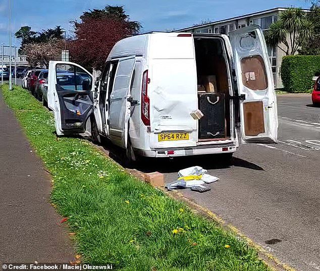 Maciej Olszewski, who was on his way to work when he witnessed the incident, said he had previously received damaged packages