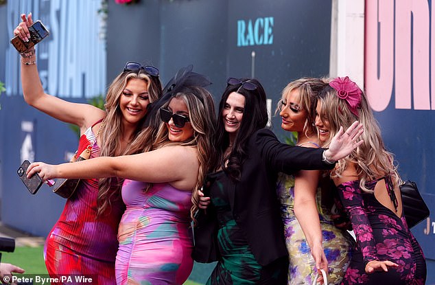 But first, let's take a selfie!  A group of friends made sure to capture their outfits for the gram as they arrived at Merseyside Racecourse