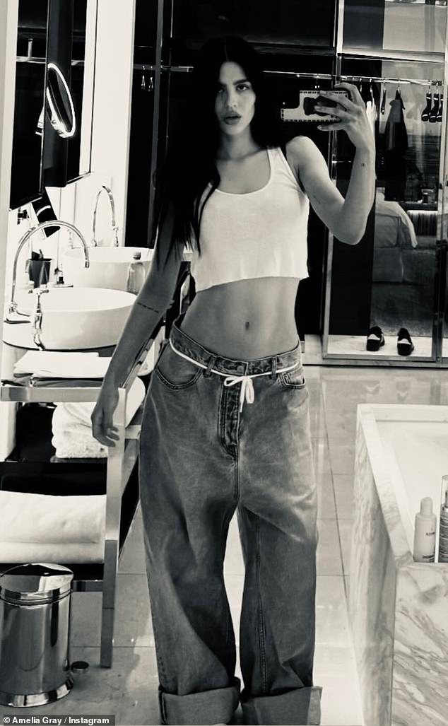 Amelia Gray Hamlin took to her Instagram Story to post a breathtaking selfie that showed off her abs as she cut a stylish figure on Wednesday