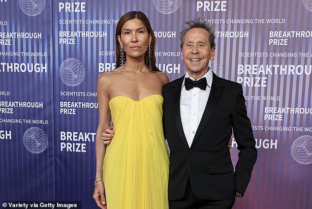 Grazer, whose filmography includes titles such as A Beautiful Mind and Apollo 13, appeared on the red carpet with his fourth wife Veronica Smiley, with whom he walked down the aisle in 2016.