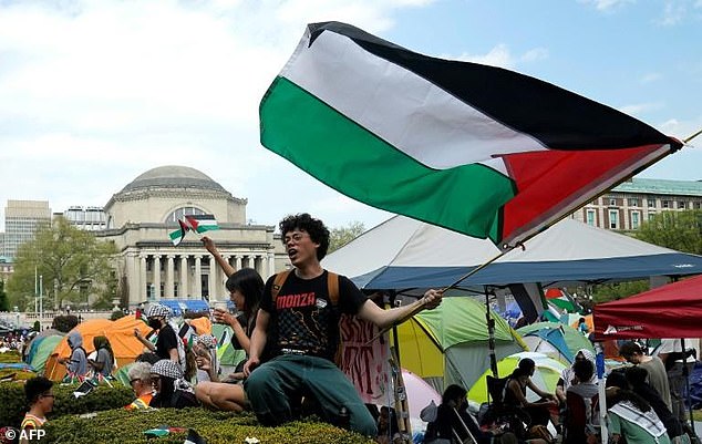 Student demonstrators at Columbia University, the epicenter of pro-Palestinian protests that have erupted at colleges across the US, are being suspended after defying an ultimatum to leave the area.