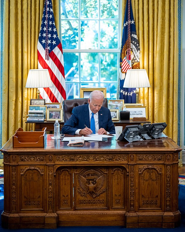 Former President Donald Trump suggested that President Joe Biden defecated on the Resolute Desk during his remarks at a dinner in Palm Beach