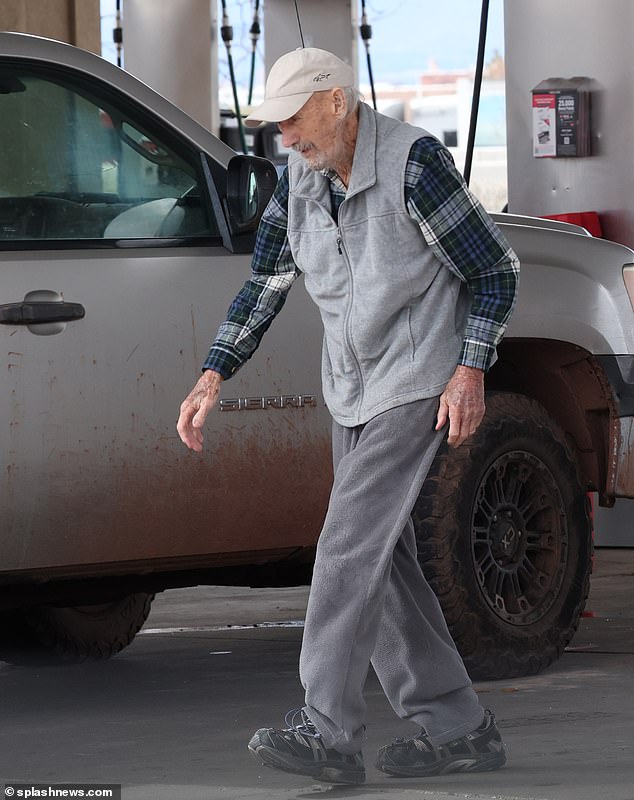 The 94-year-old, who hasn't starred in a movie in 20 years, was seen grabbing a sweet treat and a cup of coffee at a gas station.