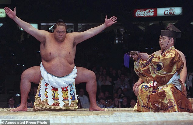 Hawaii-born Taro Akebono, Japan's top Sumo wrestler, participates in an in-ring ceremony before the match in Vancouver, British Columbia, on June 6, 1998