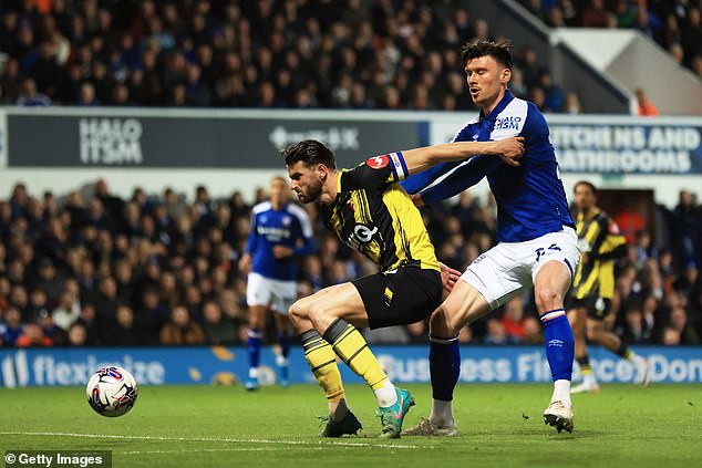 Ipswich missed the chance to return to the top of the Championship after failing to score in a goalless draw against Watford