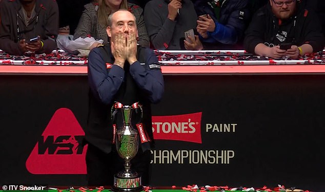 Mark Williams took seven frames in a row to beat Ronnie O'Sullivan in the Tour Championship final in Manchester