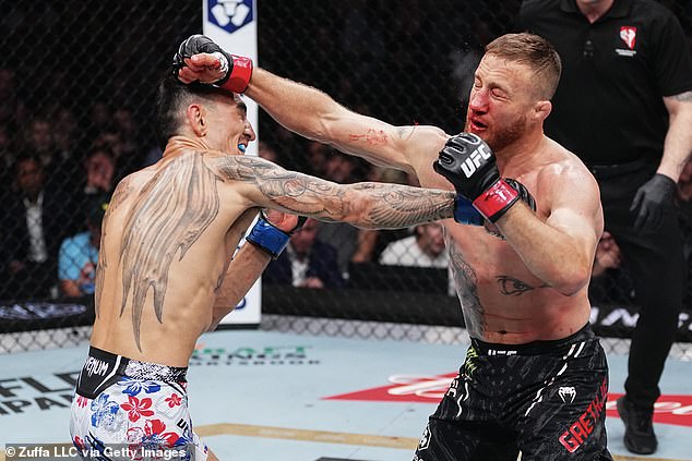 Max Holloway KNOCKS OUT Justin Gaethje in the final second