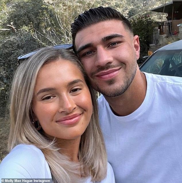 She looked completely relaxed as she spent some quality time with her family after revealing earlier this week that she and Tommy were recently in a car accident near their home