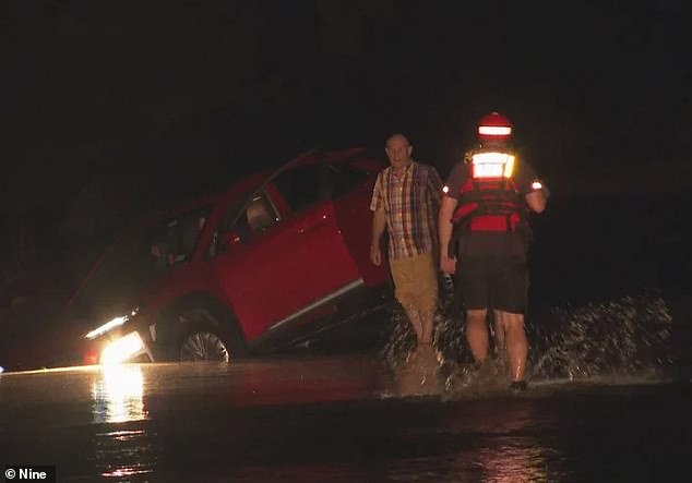 Thousands of residents in Sydney's northwest have been evacuated and more than 140 rescued after floodwaters along the Hawkesbury and Nepean rivers peaked on Saturday.