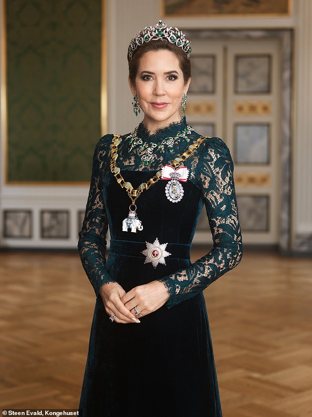 Queen Mary of Denmark first wore the Danish Palace's emerald green set in her royal debut as queen consort.  The set is worn only by the Queen