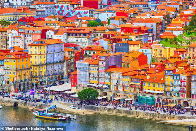 Porto fascinates with its picturesque old town - and is ideally explored on foot