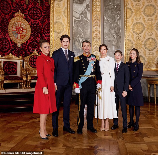 A royal flag raised over King Frederik and Queen Mary's country home in Amalienborg has revived rumors of an unhappy family life