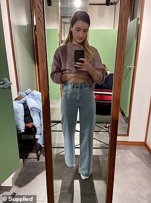 The woman (photo) sold the jeans on Facebook Marketplace