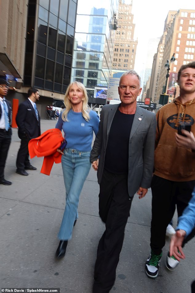 Sting went to Madison Square Garden for the Knicks-76ers with his wife Trudie Styler