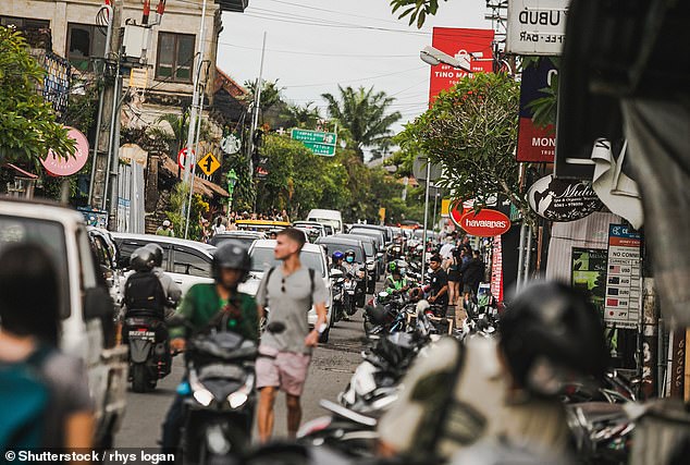 One guest said the hotel they were staying in offered a shuttle service to the city center, but this service had to be interrupted during peak months due to traffic