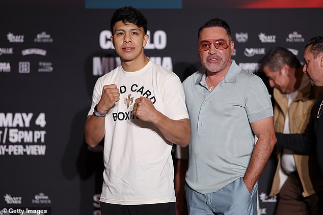 Jamie Munguia will look to keep his unbeaten record intact with De La Hoya in his corner