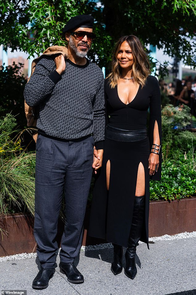 Halle Berry, 57, Screams 'I'm In Menopause!' On Steps Of US Capitol At ...