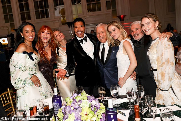 L-R: Lisa Parigi, Charlotte Tilbury, Kate Moss, Lionel Richie, Robert Kraft, Dana Kraft, Frank Giustra, Francesca Giustra