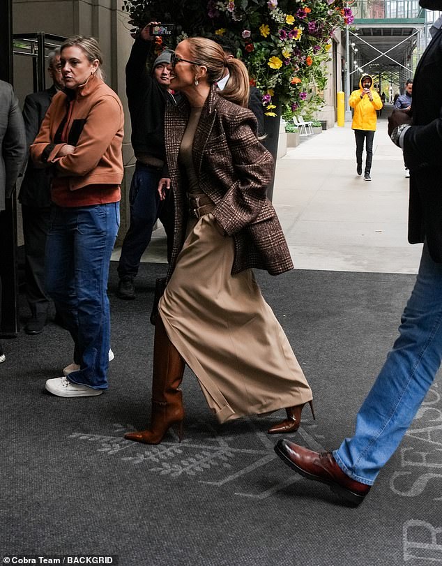 She paired the chic gown with an oversized chocolate brown plaid blazer