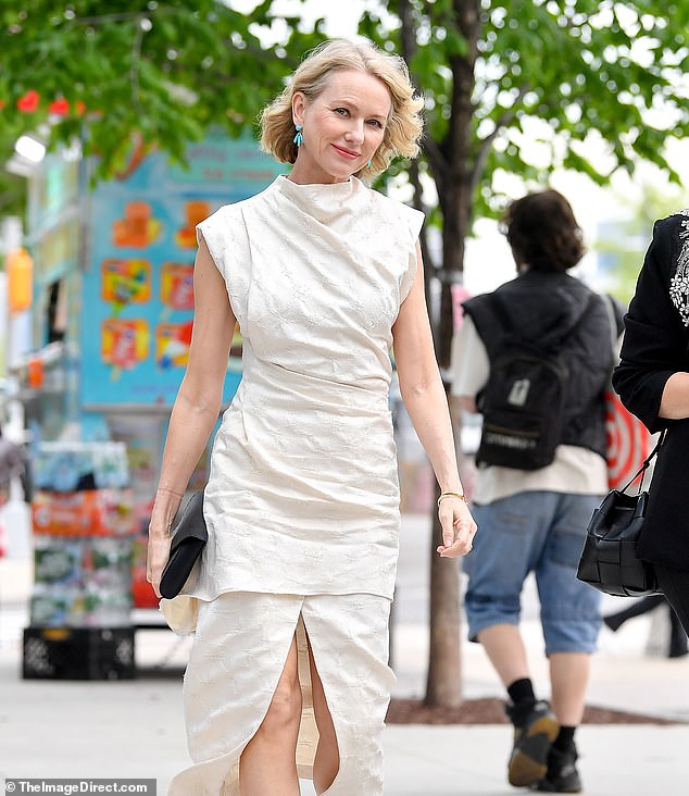 She beamed as she strutted in the high fashion look, which included a thigh-high slit.  The actress opted for a pink makeup look with a pink lipstick