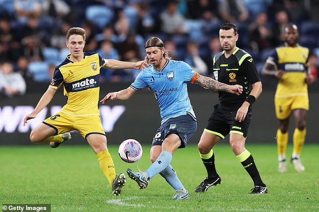 The Mariners won the first semi-final 2-1 - and are now favored to host the grand final if they hold out for the second leg on home soil in Gosford