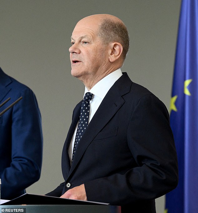 German Chancellor Olaf Scholz (photo May 8) said on Saturday that Ukrainians with a residence permit and work can remain in Germany, even as Ukraine tries to recruit nationals living abroad to serve in the war against Russia