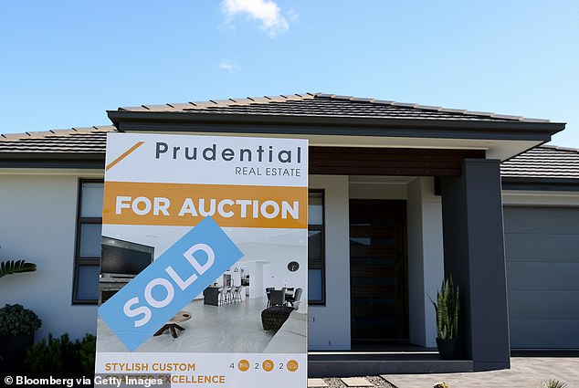 The agent had not noticed that the lot on Mr Cronin's purchase certificate did not match the lot on the strata plan (photo: a sold sign outside a house in Sydney)