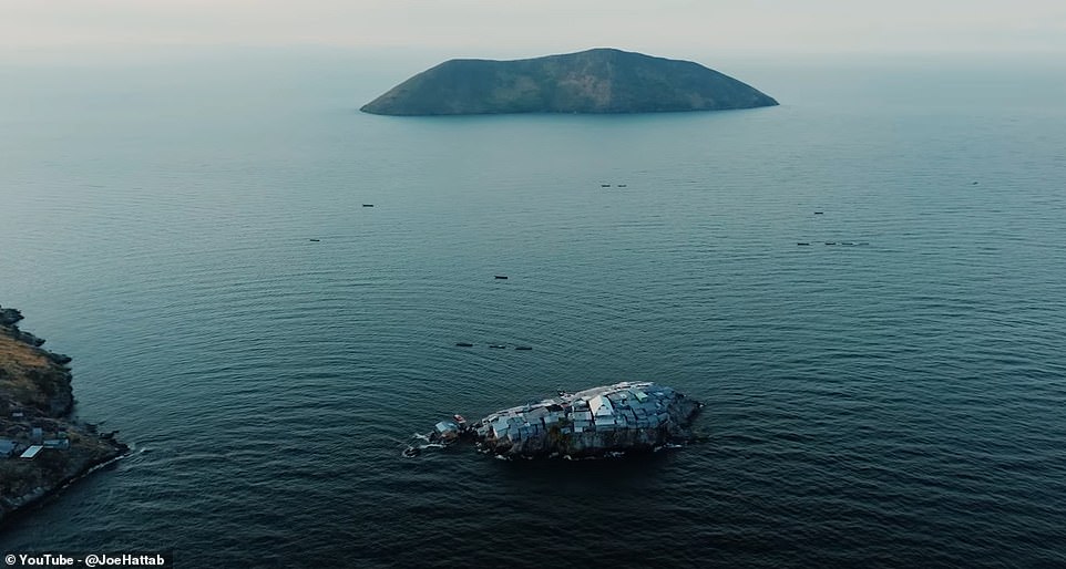 Although there is no word on what happened to Hattab's boat, he manages to catch a ride from Migingo and thanks the locals for his time there.