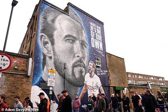 A general view of fans and a Harry Kane mural near the ground ahead of the Premier League match at Tottenham Hotspur Stadium, London.  Date of photo: Tuesday, May 14, 2024. PA Photo.  See PA story FOOTBALL Tottenham.  Photo credits should read: Adam Davy/PA Wire.  RESTRICTIONS: FOR EDITORIAL USE ONLY No use containing unauthorized audio, video, data, fixtures, club/league logos or "live" Services.  Online use during matches limited to 120 images, no video emulation.  No use in betting, competitions or publications about one club/competition/player.