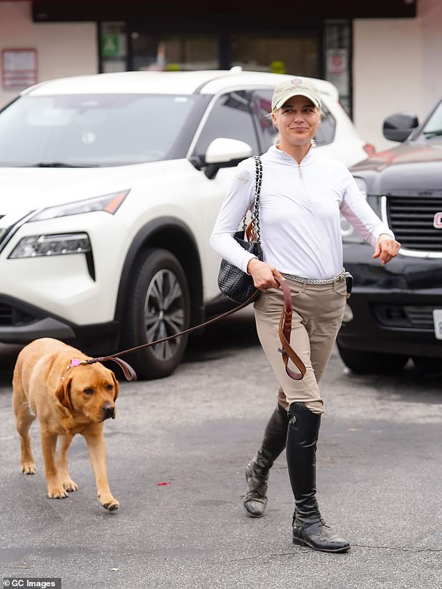 The Storytelling star complemented the top with a white woven leather belt, which also matched her black woven leather handbag, which featured a black leather strap threaded through a metal chain.