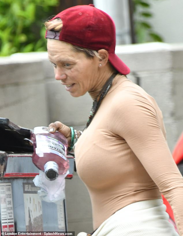 The model kept her shopping cart closed as she jumped into the dumpster and pulled out several beauty products, including mouthwash