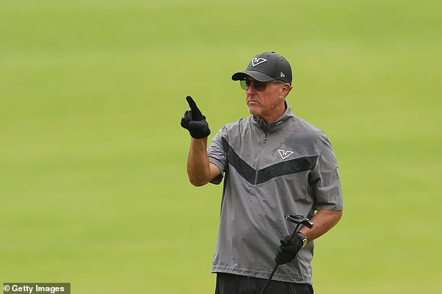 Phil Mickelson couldn't improve on his bad first round and will also leave Kentucky