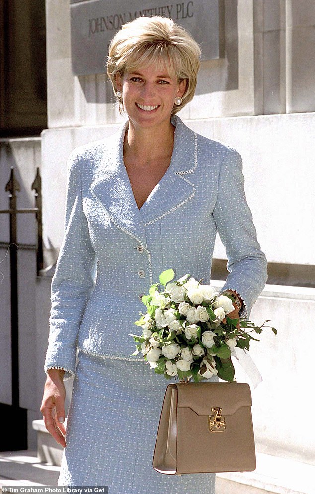 Carolyn was furious about Diana's death because she had struggled with paparazzi herself