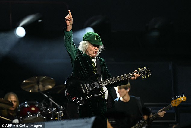 Angus did not disappoint and wore his trademark green velvet cap and uniform