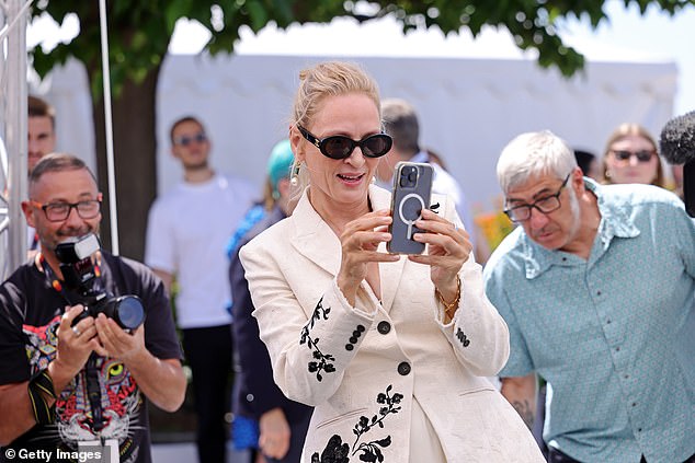 Actress and photographer Uma then expertly leaned back to take a few photos of her colleagues