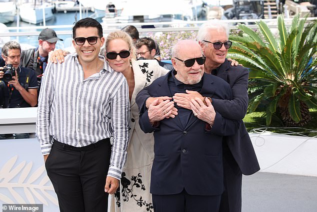 No one to leave out, Richard threw his arms around Paul and while Uma warmly welcomed David Gonzalez