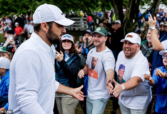 Fans in t-shirts gathered to greet the world number 1 as he pushed his way through crowds of spectators from ninth place