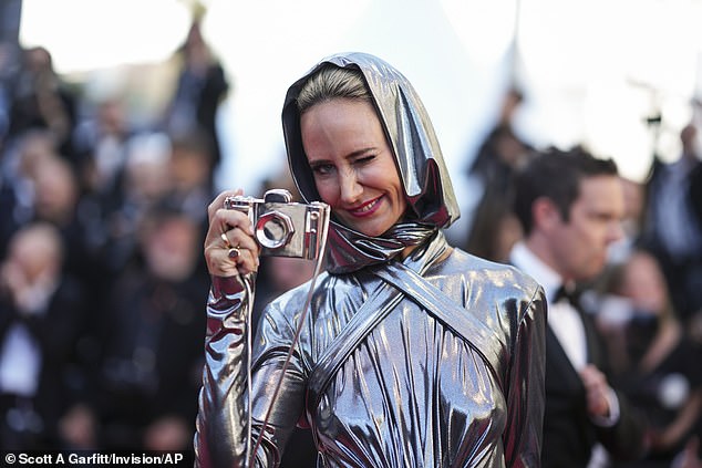 She was clearly in a good mood for the evening as she playfully imagined posing with her camera and making a series of funny faces.