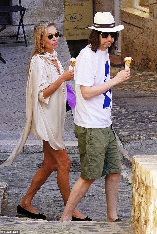The model, 50, was seen with her longtime musician boyfriend Bobby Gillespie - who is married to wife Katy England