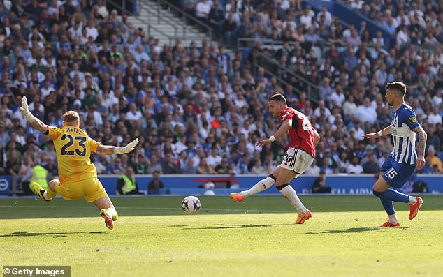 Dalot fired in from close range after a strike from the defense in the 73rd minute for United